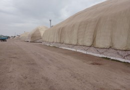 The quality of storage of cotton raw materials stored in warehouses is under inspection control.